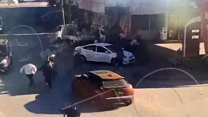 Yer: Bursa... Trafikte "Önüne bak" dedi, ortalık savaş alanına döndü