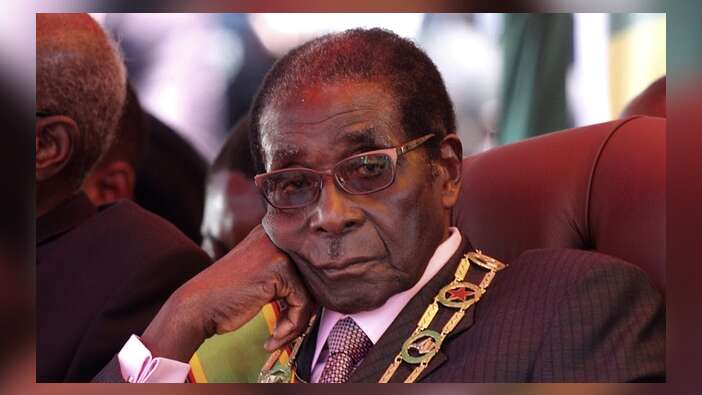 Zimbabve Devlet Başkanı Mugabe istifa etti...
