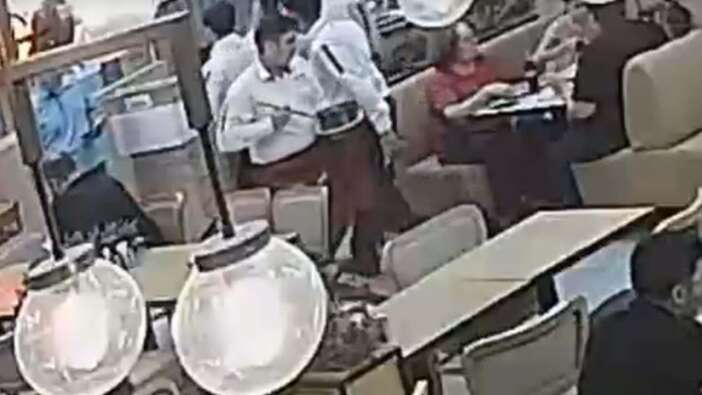 İzmir'de restoran şovu krizle bitti! Minik kızın üstüne kızgın yağ döküldü: Korkunç anlar kamerada