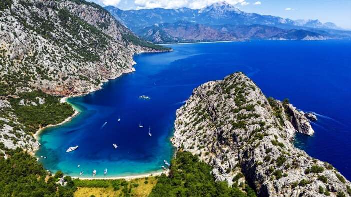Dronla görüntülendi! Antalya'nın mavi yolculuk rotası tatilcileri ağırlıyor
