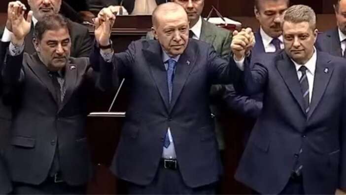 İYİ Parti'den ayrıldı AK Parti'ye katıldı!