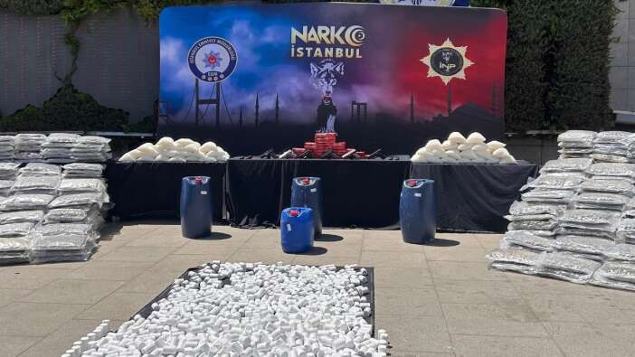 Uyuşturucu tacirlerine darbe! İstanbul merkezli operasyonda 100 gözaltı: 1 ton madde ele geçirildi