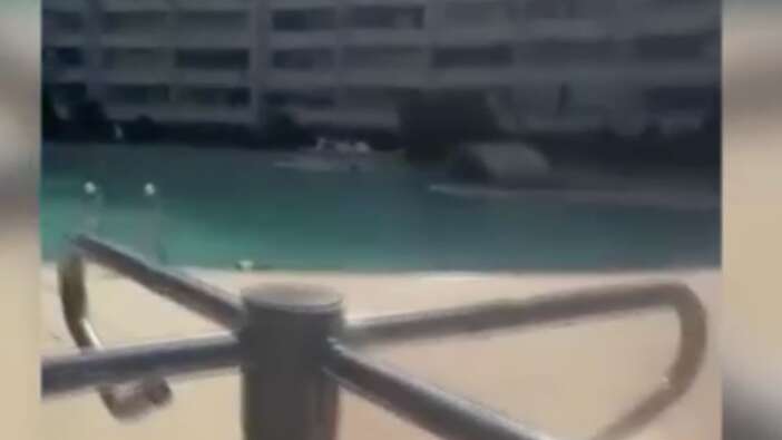 Mersin'de akılalmaz olay! Haşemalı kadın havuza alınmadı