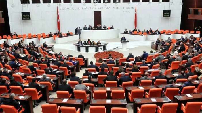 Meclis'te kartlar yeniden dağıtıldı! AK Parti'ye akın, CHP'de kan kaybı! İşte güncel sandalye dağılımı