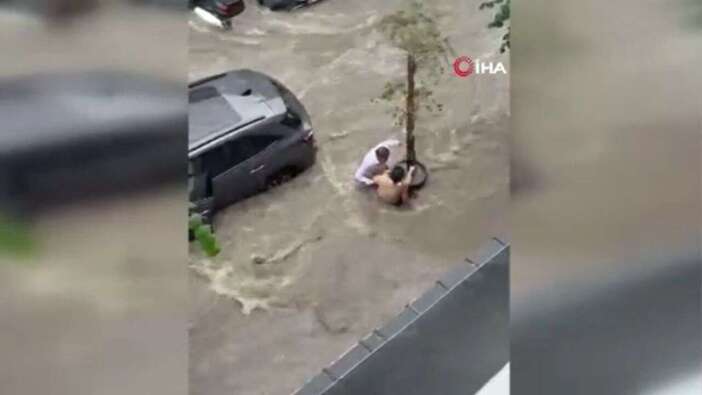 İstanbul'u sağanak vurdu! Beşiktaş'ta can pazarı: Sulara kapılan kadını vatandaşlar kurtardı!
