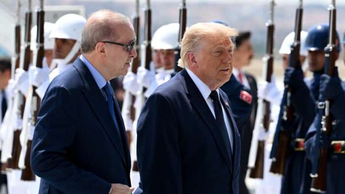 Uçaktan indi, ilk mesajını Türkçe verdi! Donald Trump, Türk askerini Türkçe selamladı: Merhaba asker!