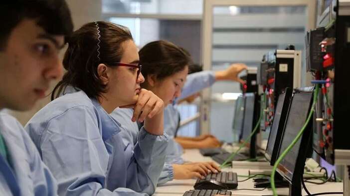 İstanbul'un en iyi 40 Mesleki ve Teknik Anadolu Lisesi belli oldu! İlk sıradaki bölüm dikkat çekti