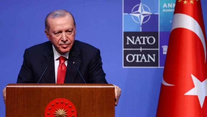 Erdoğan'dan NATO liderlerine tabanca hediyesi