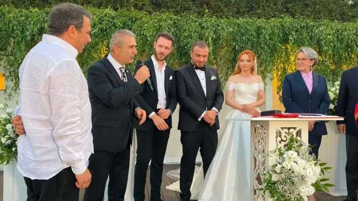 Meral Akşener uzun sürenin ardından düğünde görüntülendi! İYİ Parti'de kriz çıktı