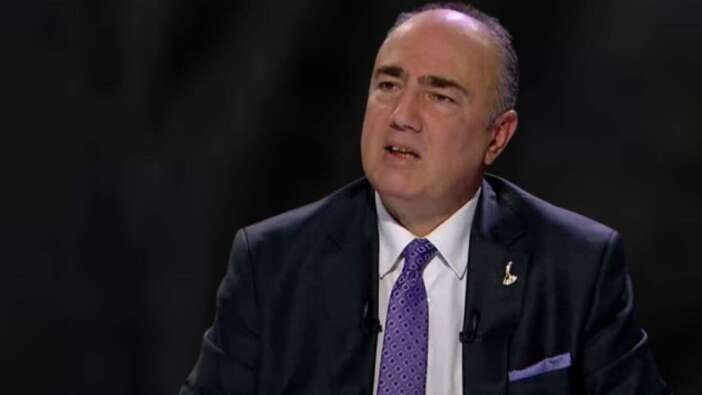 Gazeteci ve savaş muhabiri Vedat Yenerer 61 yaşında hayatını kaybetti