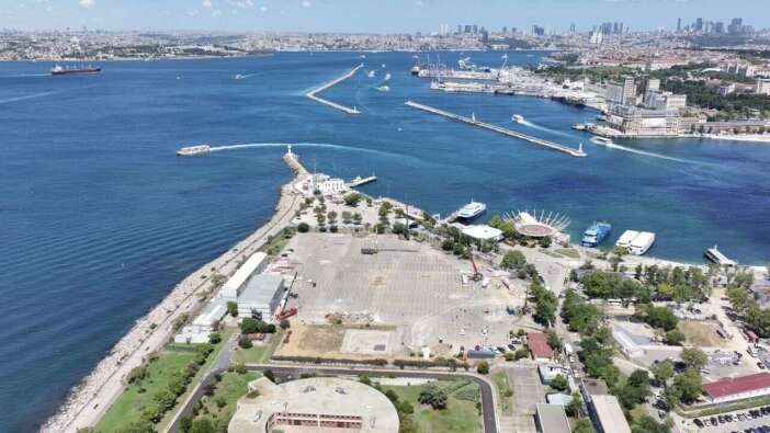 Kadıköy Rıhtım Camisi'nin yapımına ilk kazığın çakılmasıyla başlandı