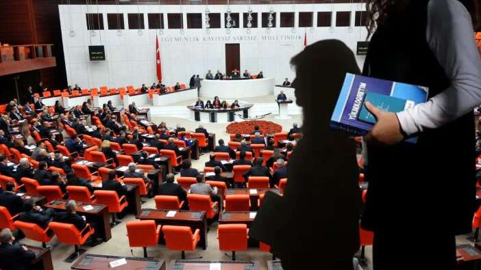 Öğrenci affı Meclis'ten geçti mi? Milyonları ilgilendiren YÖK teklifinde ilk 13 madde kabul edildi
