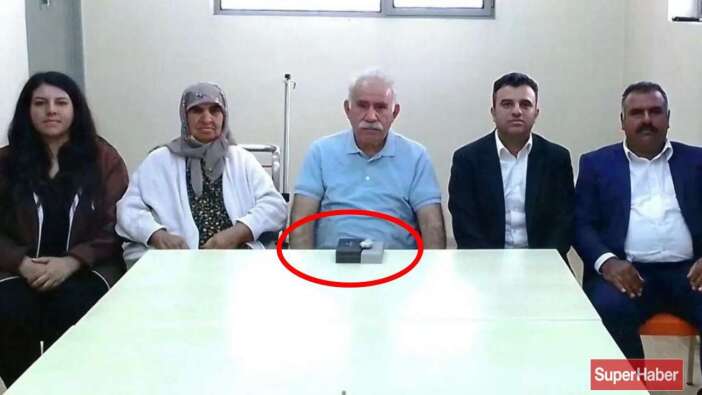 Öcalan'ın aile fotoğrafındaki gizem çözüldü! Masadaki kutularda ne var?