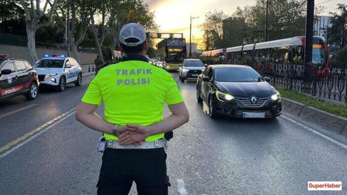 İstanbul'da bazı yollar trafiğe kapatıldı, alternatif güzergahlar açıklandı