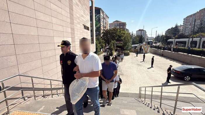 Metrelerce uzayan gözaltı kuyruğu! 0850'li hatlarla milleti soyan çeteye dev operasyon