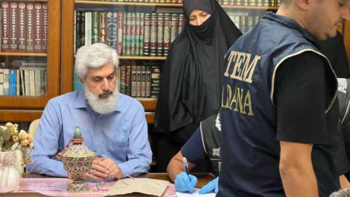 Alparslan Kuytul polislerle böyle tartıştı! Görüntüler geldi: Evdeki gözaltı anında tutanak gerginliği