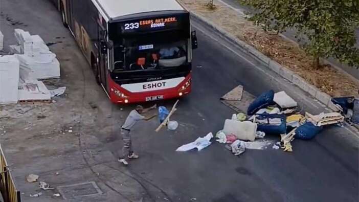 İzmir'de çöp sorunu bitmek bilmiyor...Halk canından bezdi! Sıradışı eylem görenleri şaşırttı