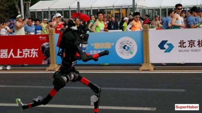 Çinli insansı robot "Lightning" 100 metrede Usain Bolt'un rekorunu kırdı