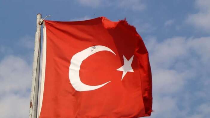 Burdur'da şanlı Türk Bayrağı'na alçak provokasyon: Kurşun yağdırdılar! Valilik devrede: Hesabı sorulacak