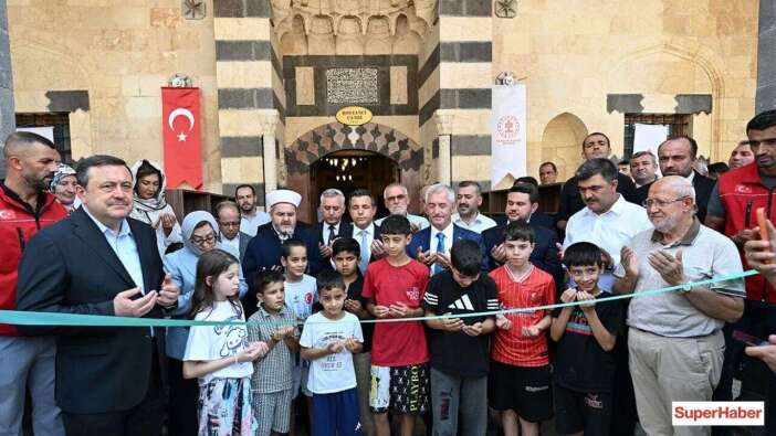 Depremde ağır hasar görmüştü: Fatma Şahin, restore edilen Bostancı Camii'nin son halini paylaştı