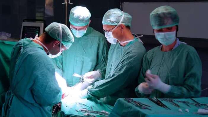 "Parayı yatırmazsan ameliyata asistan girer!" Manisa'da devlet hastanesi doktorunun hesabındaki para dudak uçuklattı