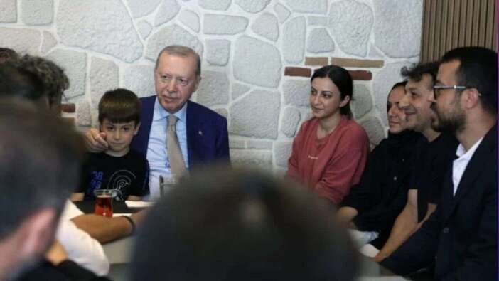İstanbul'da sürpriz ziyaret! Cumhurbaşkanı Erdoğan vatandaşlarla sohbet etti