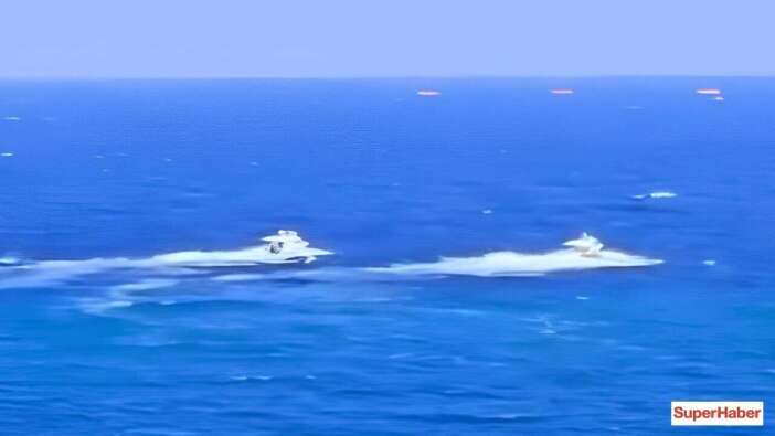Girne açıklarında can pazarı: 267 kişiyi taşıyan yolcu gemisi battı! Alabora anları anbean kamerada