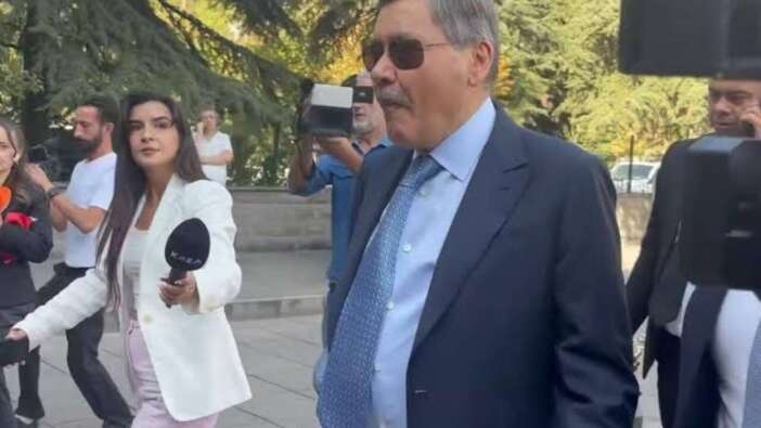 İfade vermeye giderken ağzındaki sakız dikkat çekmişti! Melih Gökçek o görüntü sonrası konuştu: İkaz ediyorum!