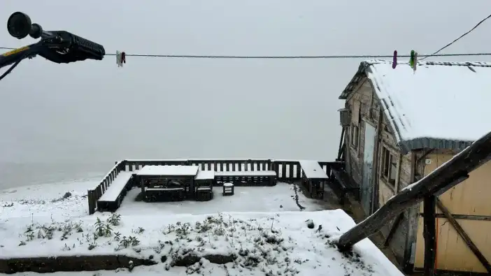 Bir anda bastırdı! Lapa lapa kar yağdı