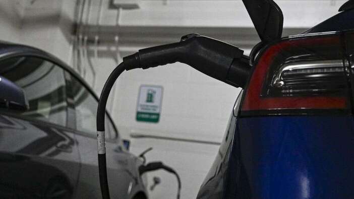 DMM: Elektrikli araçların evde şarj edilmesine yönelik yasaklama yok