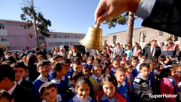 Milyonlarca öğrenciyi ilgilendiriyor: İlk ders saati değişti!