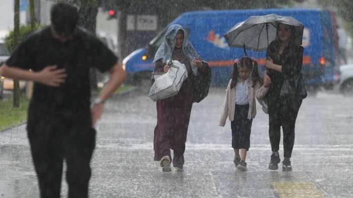 AKOM'dan İstanbul için uyarı! Tarih verildi: Kuvvetli sağanak geliyor