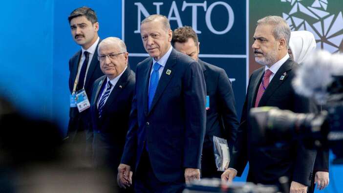 Erdoğan, NATO liderlerine verilen hediye ile ilgili konuştu: Tavan yaptırdık!
