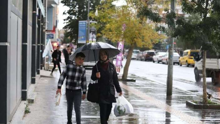 Yaz bitiyor biz uyaralım ıslanmayın! İstanbul dahil birçok ilde sağanak bekleniyor