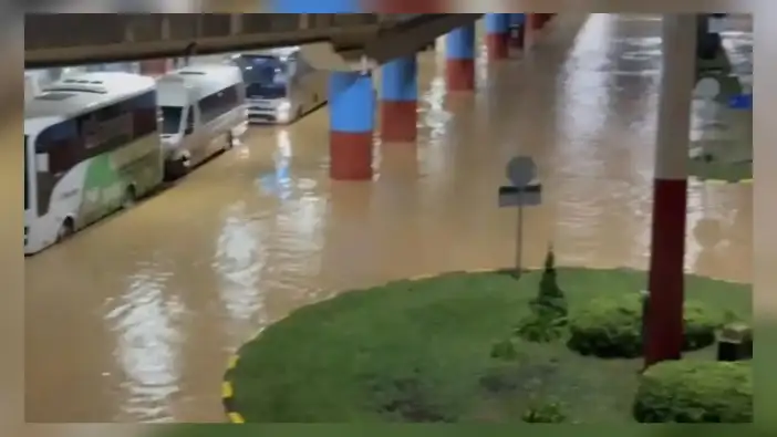 Trabzon Havalimanı sular altında kaldı! Şehir böyle yağmur görmedi