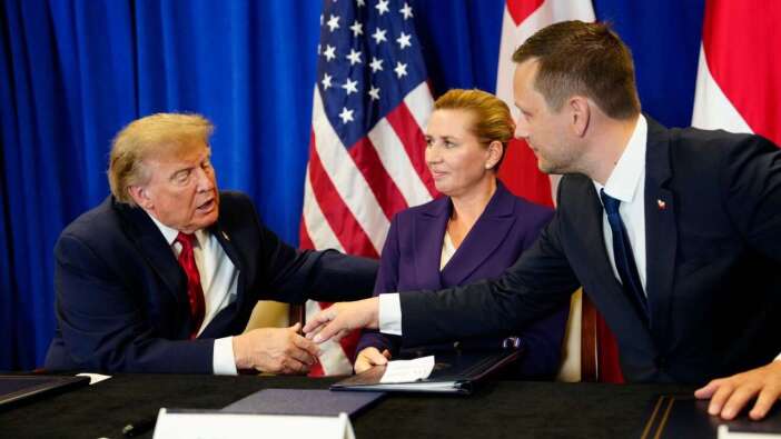 Trump, BM çatısı altında Danimarka'nın Grönland topraklarını gasp etti! Tehdit ve şantajla masaya oturttu