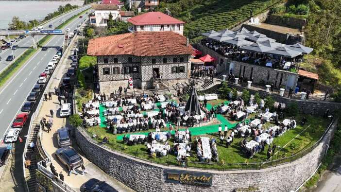 Saral ailesinden gövde gösterisi!