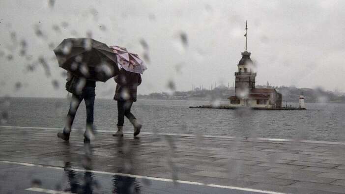 İstanbullular dikkat! AKOM'dan kuvvetli sağanak uyarısı geldi