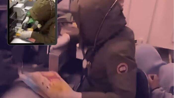 Fransa'da eylemler çığrından çıktı! Yağmaladıkları mağazada kasiyer rolüne büründüler