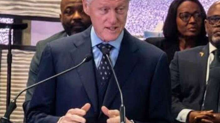Dinler arası diyalog etkinliğinde konuşan Bill Clinton'dan Kuran-ı Kerim ayetli mesaj
