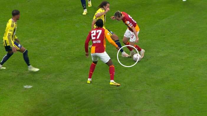 Galatasaraylıların penaltı isyanı! Hakem yorumcuları pozisyona ne dedi?
