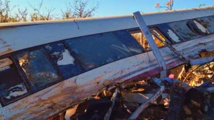 İspanya'da hızlı tren kazası! İki hızlı tren çarpıştı, vagonlar yamaçtan yuvarlandı
