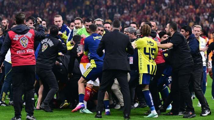 Abdülkerim Bardakcı ve Archie Brown'a en az 5 maç ceza
