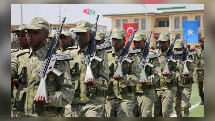 Eğitimi Türk komutanlardan aldılar, çakı gibi asker oldular!