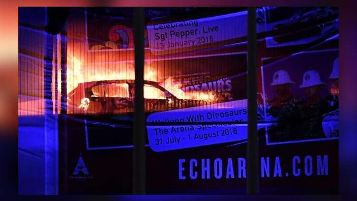 İngiltere'de kat otoparkında yangın: Bin 400 araç zarar gördü...