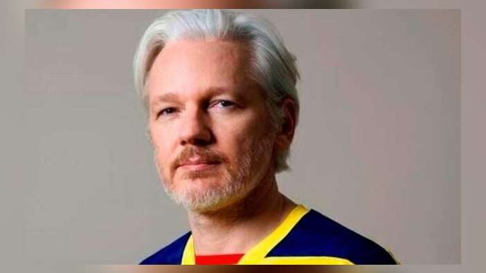Wikileaks'in kurucusu Assange'a vatandaşlık verdiler...