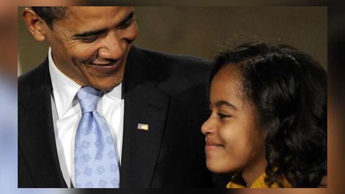 Obama'nın kızı Malia sevgilisi ile duvar dibinde yakalandı!
