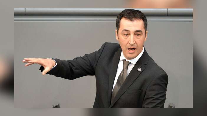O vekil küstahlıkta sınır tanımıyor...