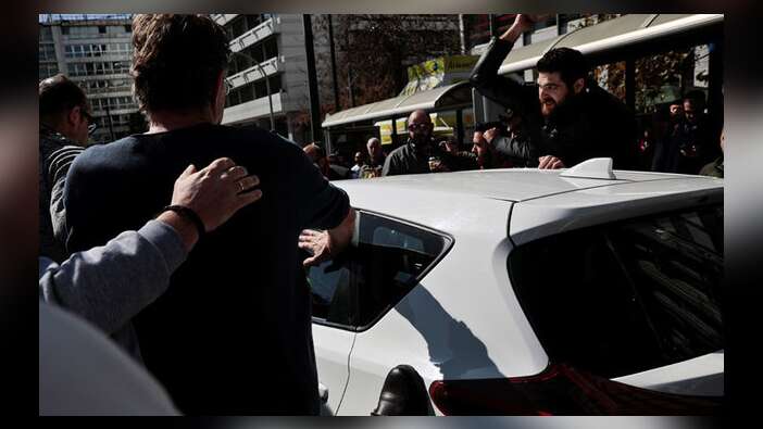 Taksicilerden Uber sürücülerine dayak!