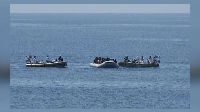 Libya açıklarında 237 kaçak göçmen kurtarıldı